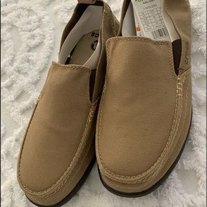 NWT mens Crocs khaki